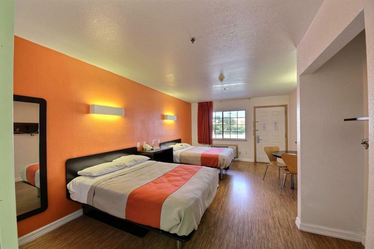 Motel 6-Edinburg, Tx Buitenkant foto