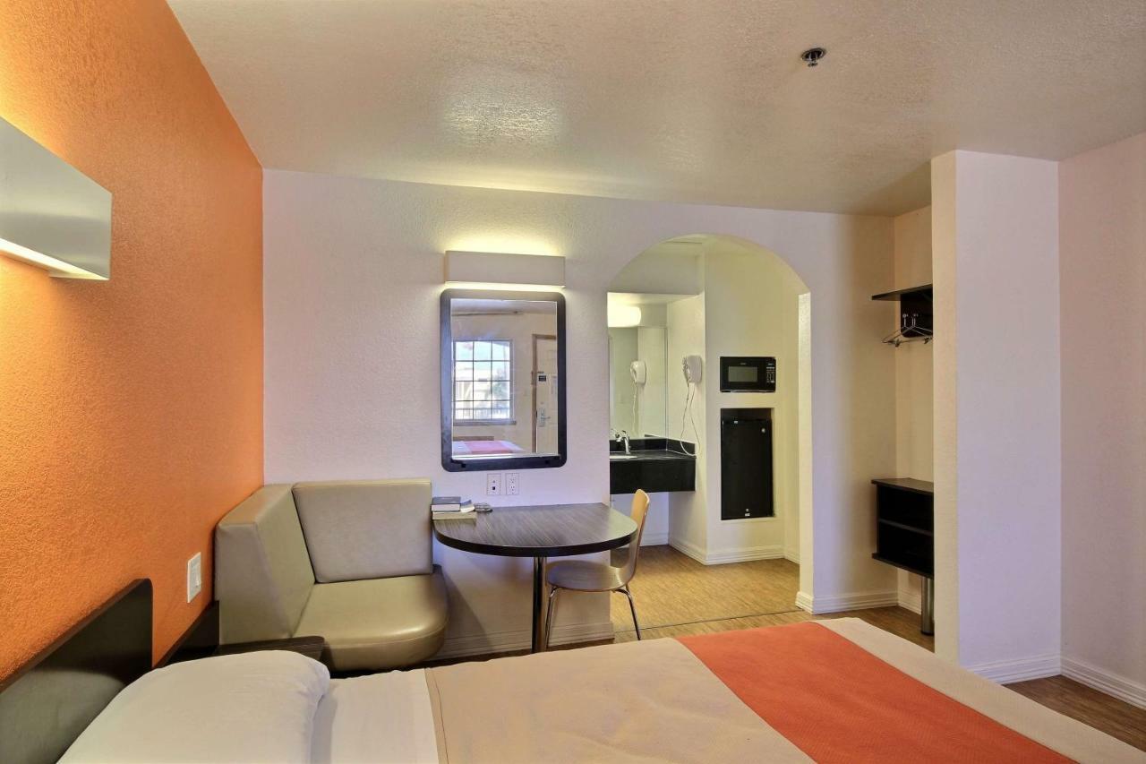 Motel 6-Edinburg, Tx Buitenkant foto